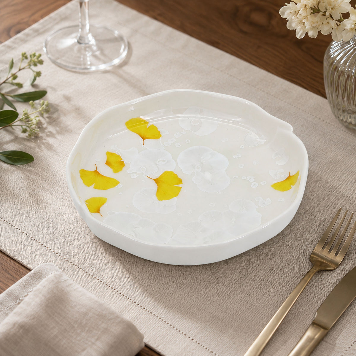 Donglin Homeware Ginkgo Serenity Collection Rimmed Plate 8-inch