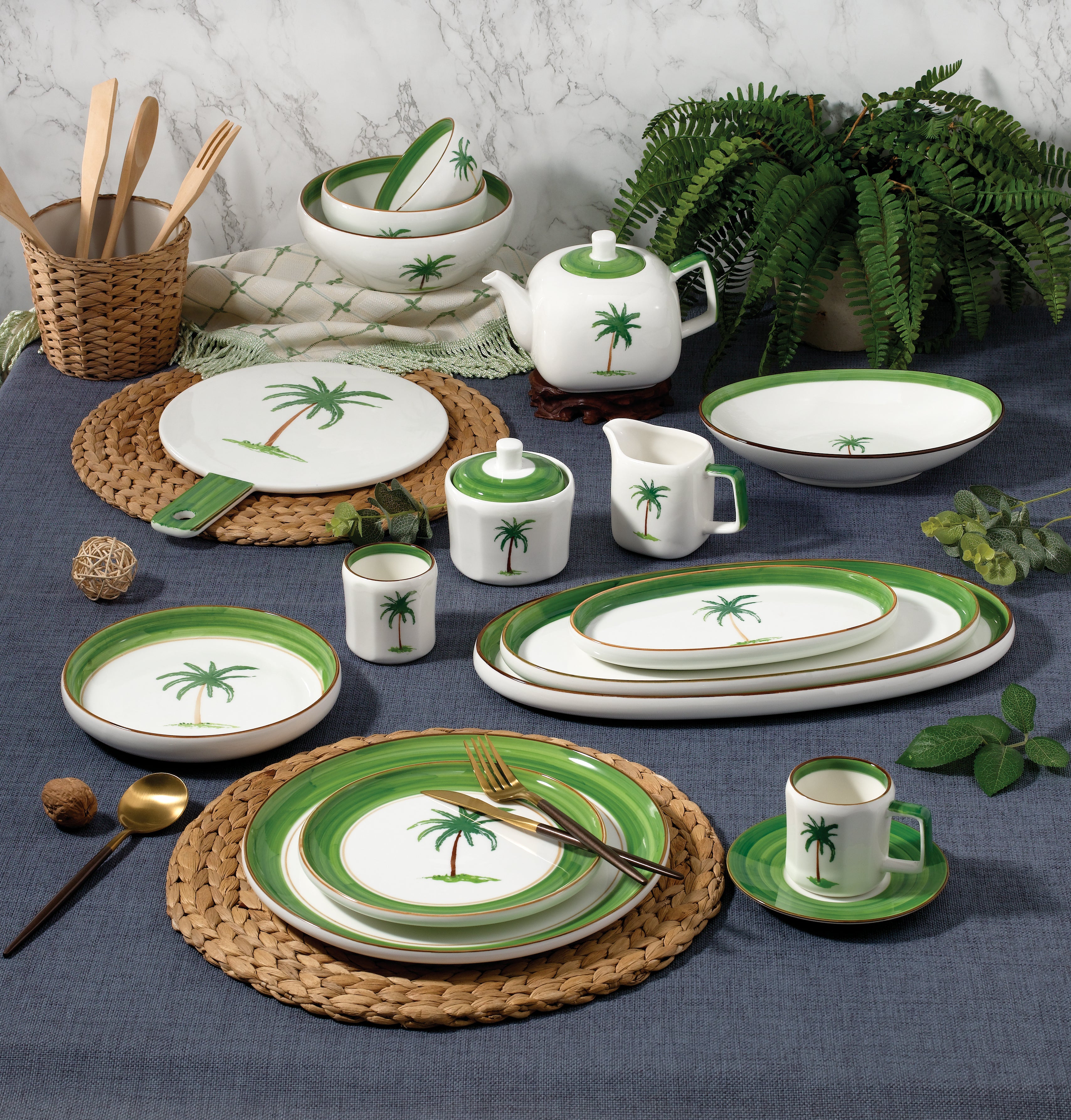 Elevate your dining with this palm breeze farmhouse style ceramic tableware set! Featuring palm tree motifs, green stripes, and a fresh white - green palette, it blends vacation vibes with functionality. Perfect for home, restaurants, or gifting.