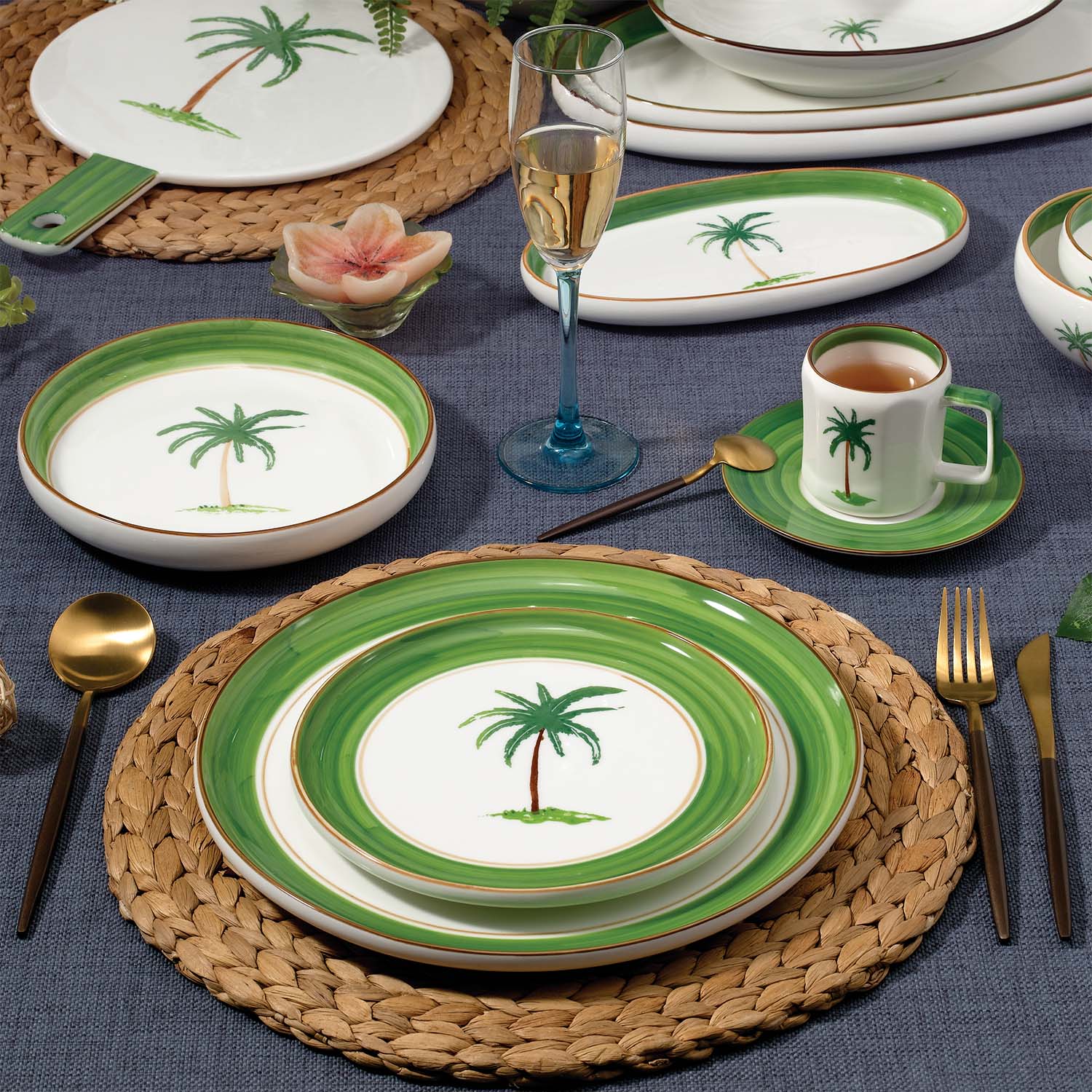 Elevate your dining with this palm breeze farmhouse style ceramic tableware set! Featuring palm tree motifs, green stripes, and a fresh white - green palette, it blends vacation vibes with functionality. Perfect for home, restaurants, or gifting.